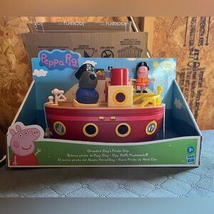 Peppa Pig Grandad Dog’s Pirate Ship Playset Red new in box 3+ tugboat adventures